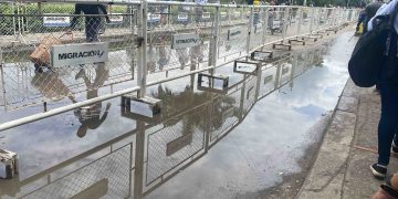 Paso peatonal por los puentes internacionales es  calificado como “horrible, inhumano y cansón”