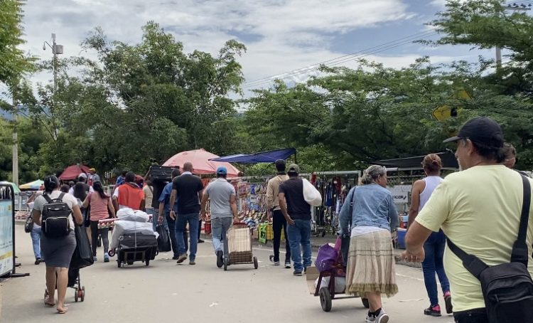 Por la frontera colombo venezolana continúa el paso de migrantes. Foto: Mariana Duque