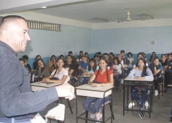 Nurr prepara programación especial por Día del Estudiante Universitario