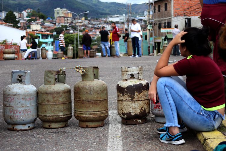 En algunas comunidades la distribución del gas sería discriminatoria. En otras se han robado los cilindros. Foto: Carlos Eduardo Ramírez