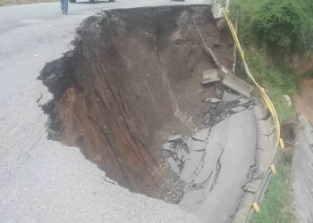 Cerrada la Rafael Caldera tras desplome de la vía