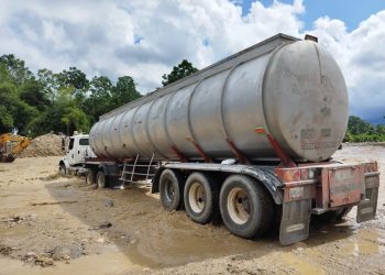 Mérida-Panamericana: Abrieron vía alterna en Caño Arenoso para el paso de gandolas con combustible a la entidad merideña 