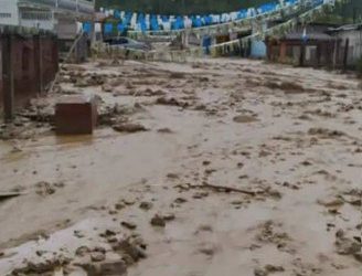 Ante la emergencia por lluvias: Alcalde de Zea suspende actividades escolares