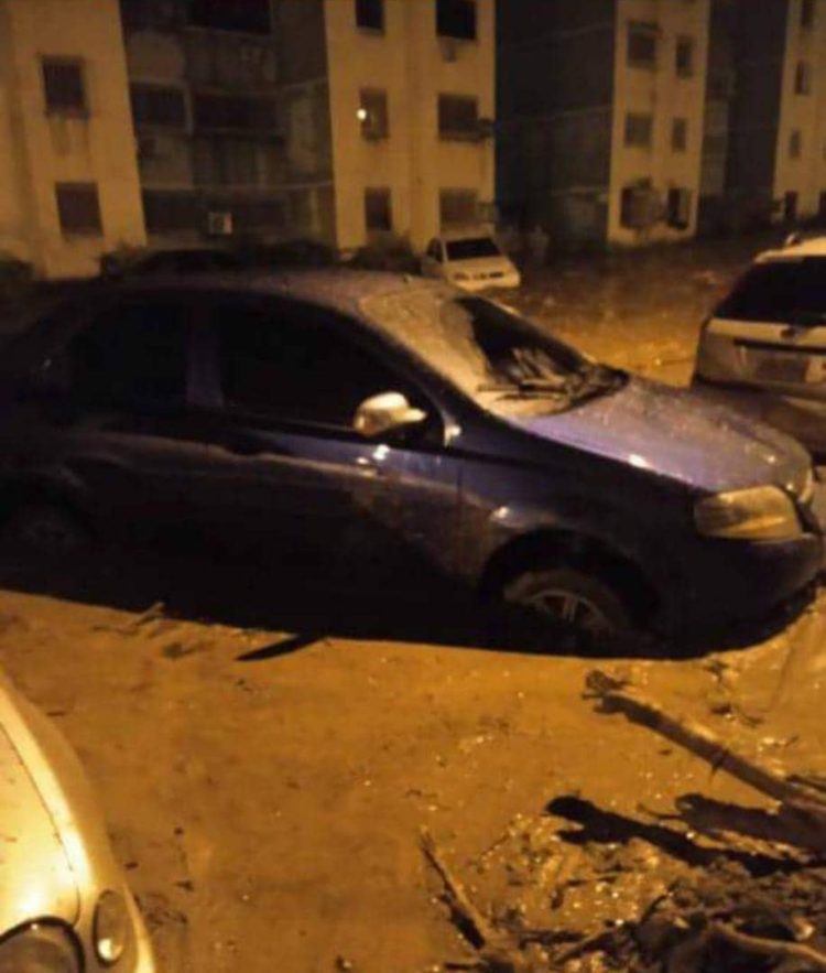 Así quedó la Urbanización El Bosque tras fuertes lluvias de este #11Nov