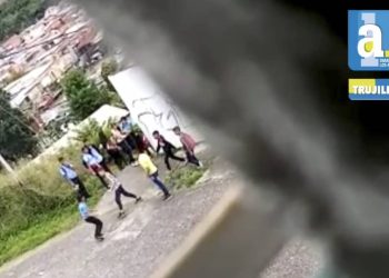 Estudiantes utilizan estacionamiento de la Iglesia San Juan Bosco para peleas callejeras