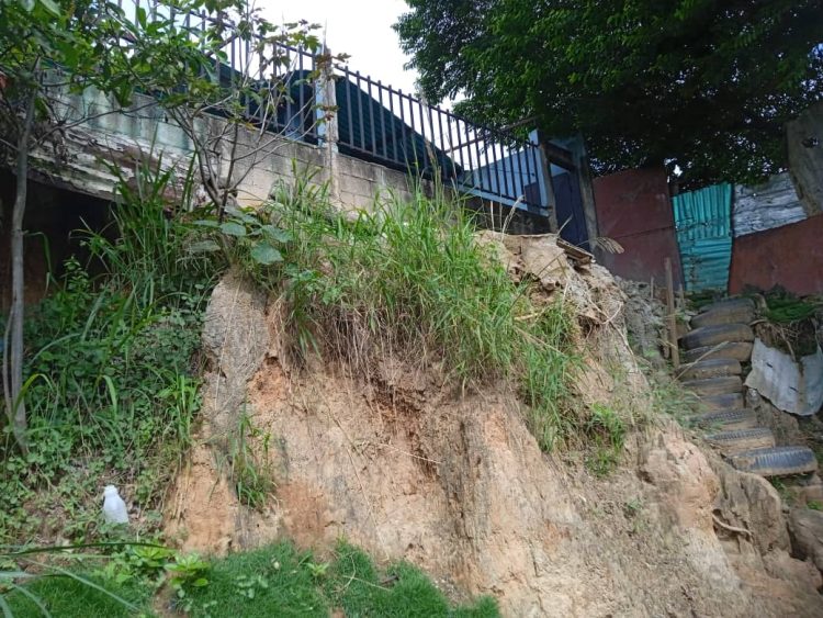 Cerca de 17 viviendas de la primera etapa de Santa Cruz en riesgo de derrumbe