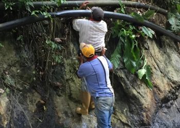 Autoridades de Zea hacen milagros para llevar agua a los ciudadanos