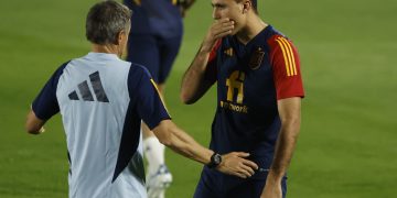 Azpilicueta, Rodri -de central- y Dani Olmo, titulares