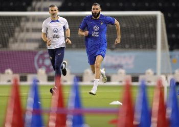 Benzema abandona el entrenamiento lesionado y es duda para el Mundial