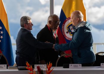 Colombia y el ELN invitan a EE.UU., España y seis países más a acompañar el diálogo de paz