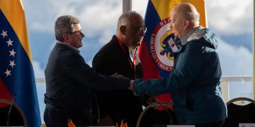 Colombia y el ELN invitan a EE.UU., España y seis países más a acompañar el diálogo de paz