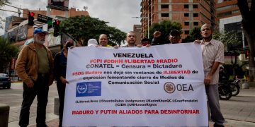 Protestan por el «cierre sistemático» de medios en el país