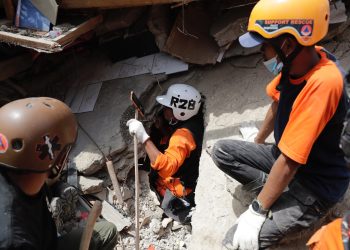 Unos 100 niños entre las 271 víctimas mortales del terremoto de Indonesia