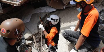 Unos 100 niños entre las 271 víctimas mortales del terremoto de Indonesia