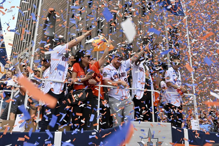 Integrantes de los Astros de Houston de la MLB durante el Desfile de la Serie Mundial para celebrar la victoria del equipo sobre los Filis de Filadelfia en Houston, Texas, EE.UU.. EFE/EPA/MARIA LYSAKER