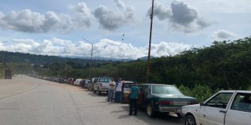 Despacho de gasolina no llega continuamente a las estaciones de servicio en Valera
