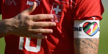 La FIFA amenazó con «sanciones ilimitadas» por el uso del brazalete arcoiris