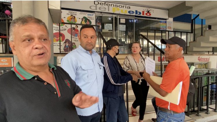 Dos comunidades se sumaron este 29 de noviembre a las denuncias sobre la elección de los consejos comunales en San Cristóbal. Foto: Mariana Duque