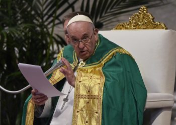 El papa: No nos dejemos engañar por el populismo ni sigamos a falsos mesías