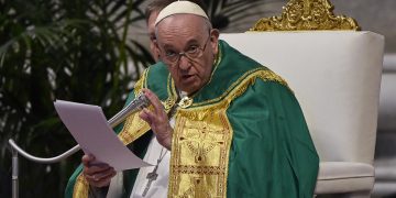 El papa: No nos dejemos engañar por el populismo ni sigamos a falsos mesías