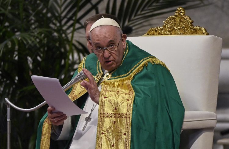 13/11/2022.- El papa Francisco durante su homilia en la misa para conmemorar el día de los pobres en El Vaticano. (Papa) EFE/EPA/Riccardo Antimiani