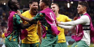 1-0. Leckie mete a Australia en octavos; Dinamarca, eliminada