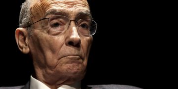 Saramago, cien años del nieto de campesinos que atrapó la realidad con ironía