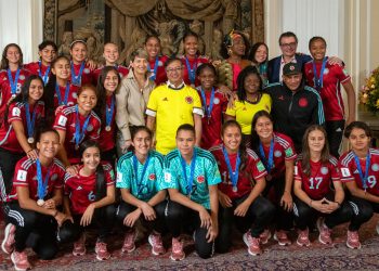 Colombia recibe con premios y aplausos a la selección femenina de fútbol sub’17
