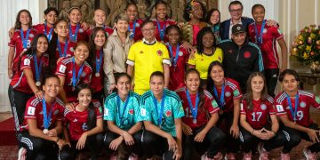 Colombia recibe con premios y aplausos a la selección femenina de fútbol sub’17