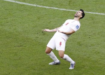 2-0: Dos goles en la prolongación dan el triunfo a la Irán de Queiroz