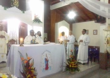 Celebrada misa solemne en honor a la virgen  de Chiquinquirá en Bella Vista