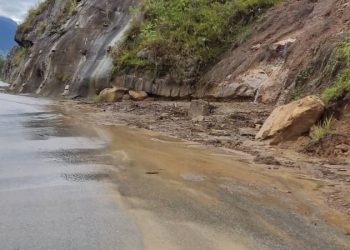 Gobernación atiende colapso de alcantarillas vía El Valle
