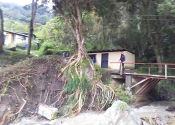 Nueve viviendas en riesgo en el sector Lumonty por movimiento de masas y escombros en la quebrada
