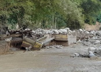 Onda número 51 destruyó el dique de agua potable en Tucaní