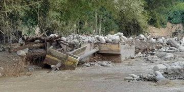Onda número 51 destruyó el dique de agua potable en Tucaní