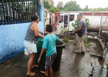 Aguas de Mérida cobra casa por casa el servicio en parroquias con más de dos meses sin agua potable