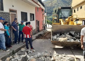 Continúan trabajos de bacheo en la Calle Andrés Bello en Boconó