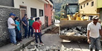 Continúan trabajos de bacheo en la Calle Andrés Bello en Boconó