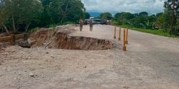 Colapsó al menos 50% de la calzada Puente La Madrid entre Caracciolo Parra Olmedo y Obispo Ramos de Lora