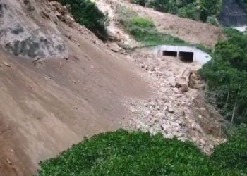 Derrumbe de gran magnitud cubrió el sector La Trujillana de la Rafael Caldera