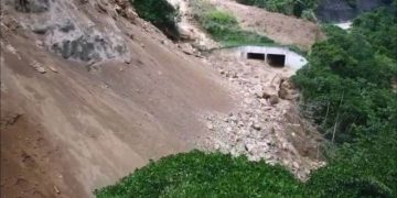 Derrumbe de gran magnitud cubrió el sector La Trujillana de la Rafael Caldera