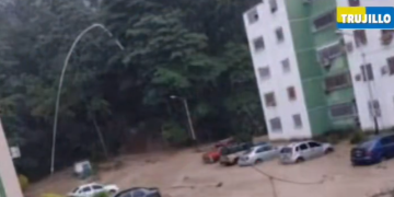 Así se encontraba la Bajada del Río ante el fuerte aguacero de este viernes