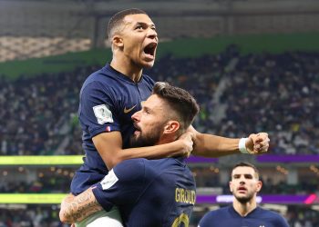 3-1 Giroud y Mbappé dinamitan el muro polaco hacia cuartos