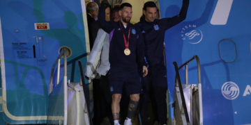 La ‘Scaloneta’ llega a casa en medio de un multitudinario recibimiento