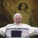 Benedicto XVI, el papa teólogo que no consiguió vencer a los cuervos