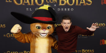 El Gato con Botas se humaniza con la voz en español de Antonio Banderas
