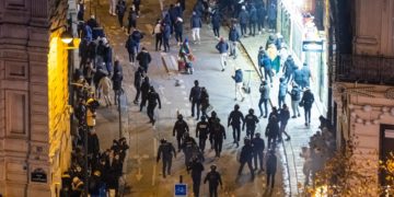 Un muerto y unos 250 detenidos en Francia en las celebraciones de la victoria
