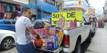 Pese a la situación económica los tachirenses no pierden la tradición de comprar el regalo del Niño Jesús   