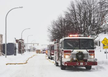 Continúan labores de rescate en el oeste de Nueva York tras la tormenta invernal