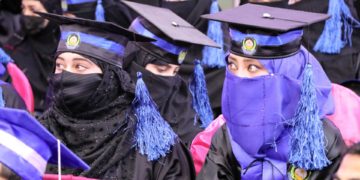 Los talibanes ordenan el veto de las mujeres en las universidades de Afganistán
